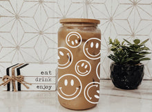 Load image into Gallery viewer, Smiley Face Glass Tumbler
